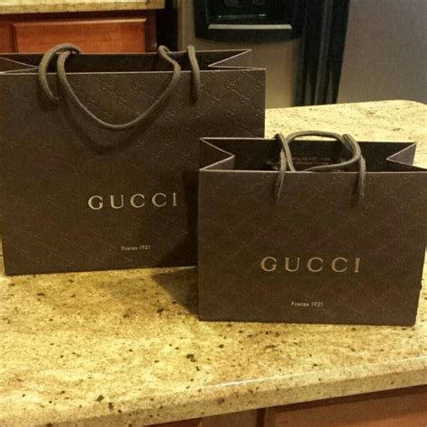 gucci lätzchen|gucci shopping bags.